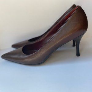 Brown Gucci pointed tow pumps.